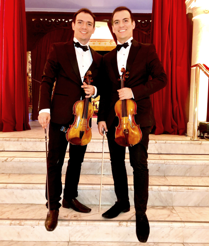 con-violines-smoking